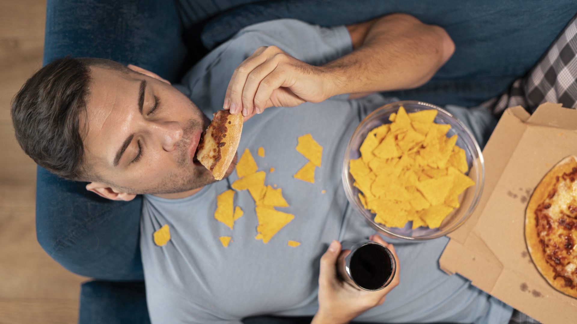 person-with-eating-disorder-trying-eat-fast-food