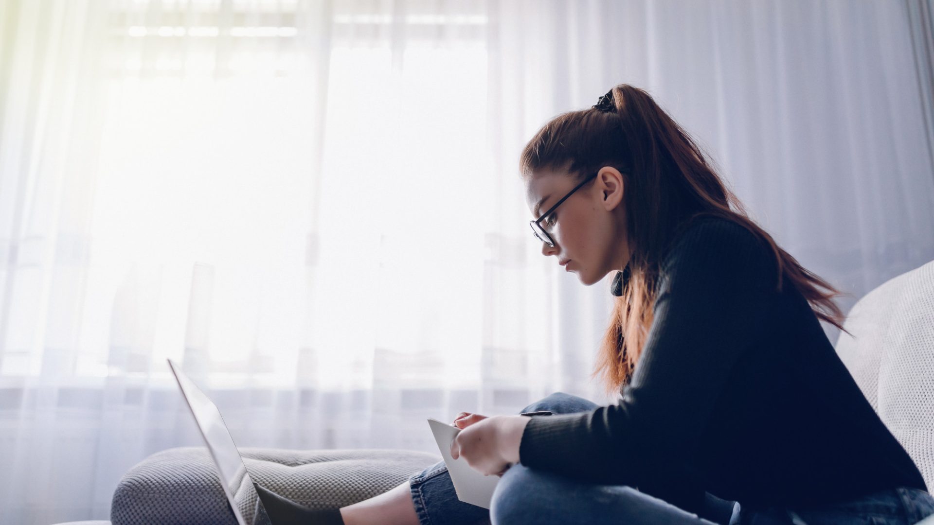 young-attractive-girl-home-working-with-laptop-couch-comfort-coziness-while-home-home-office-work-from-home-remote-online-employment young-attractive-girl-home-working-with-laptop-couch-comfort-coziness-while-home-home-office-work-from-home-remote-online-employment